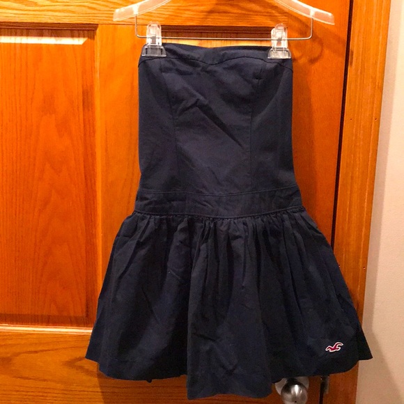 Hollister Dresses & Skirts - Hollister mini strapless sundress. Size Small. Navy with boning, smocked back.